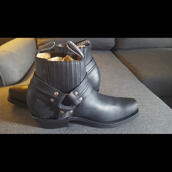 Boots - Picture 3 of 5